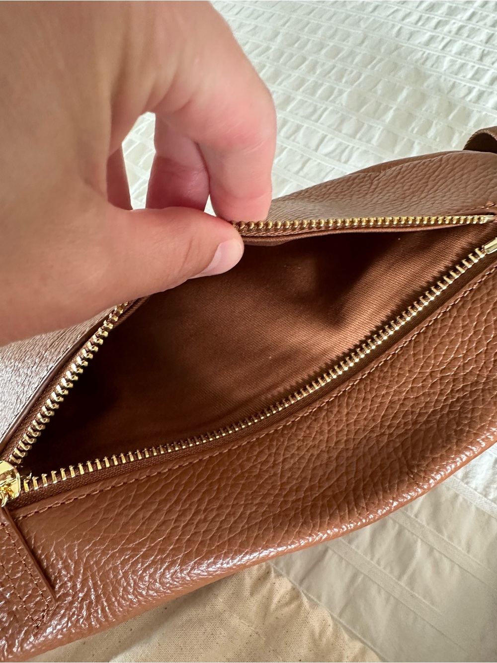 Quince Sling Bag - Picture 3 of 5